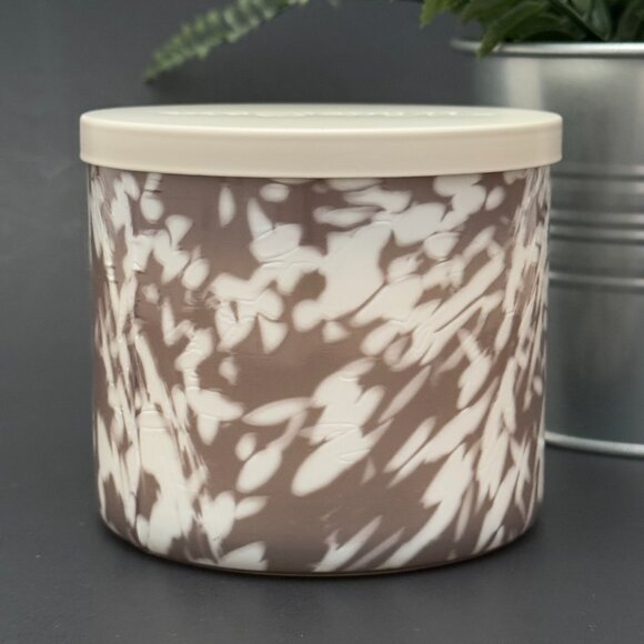 BBW White Chocolate Macadamia White Barn Bath & Body Works 3 Wick Candle - Picture 2 of 10